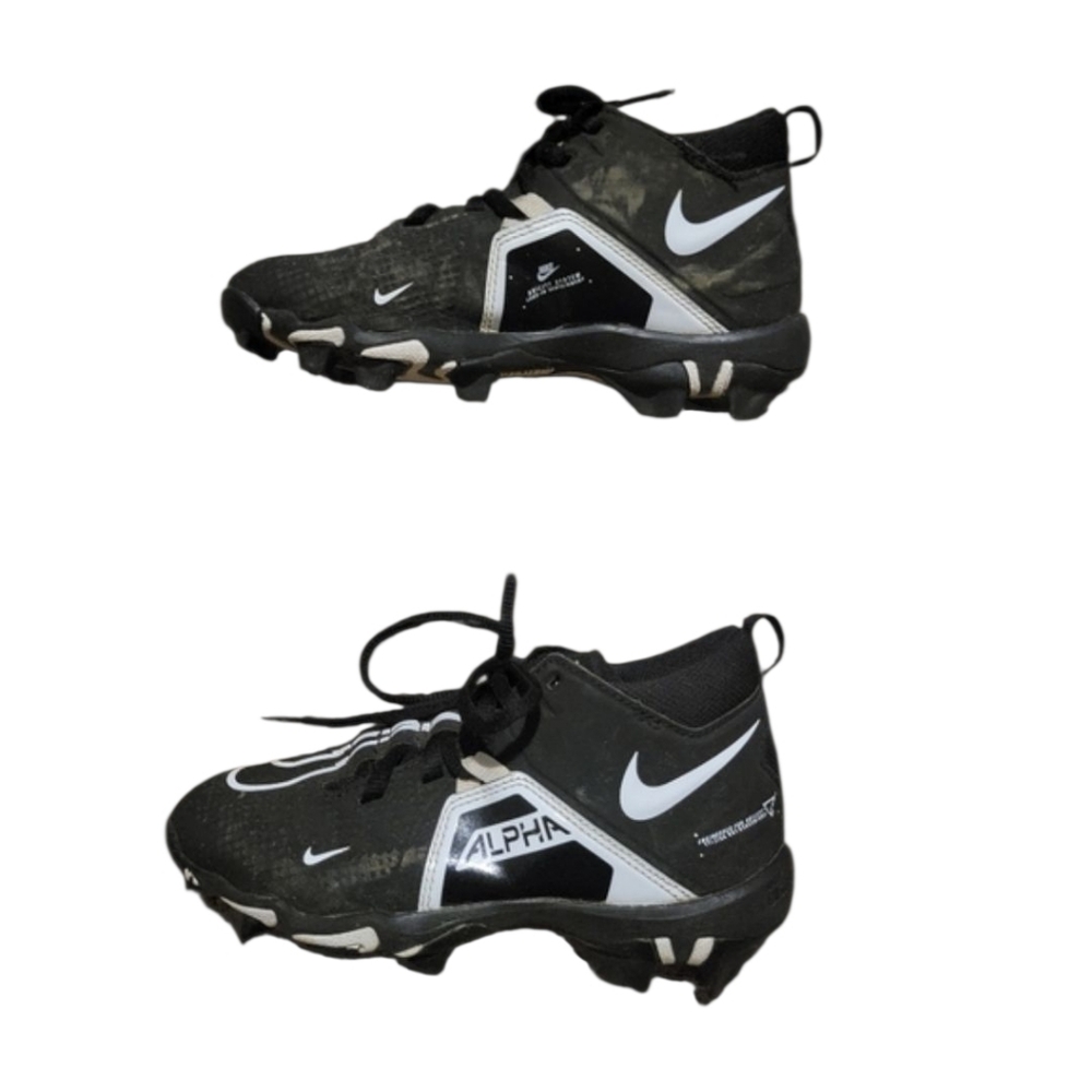Kids/Boys NIKE ALPHA MENACE 3 Shark Football Cleats Black And White Size 1 1/2 Y